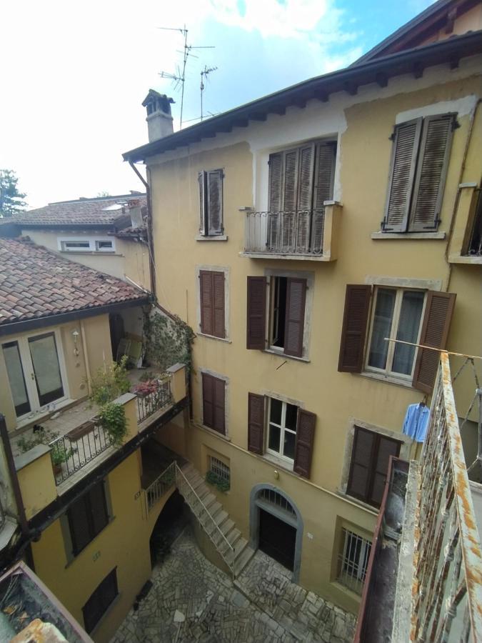Casa Lalla In Centro Storico A Bergamo Luaran gambar