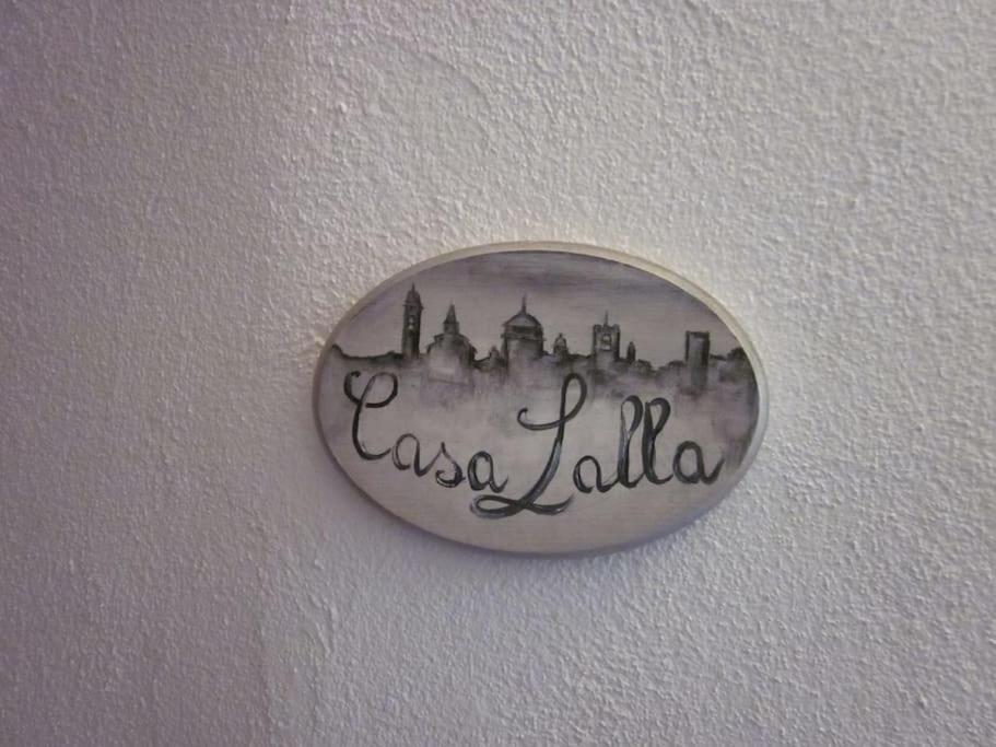 Casa Lalla In Centro Storico A Bergamo Luaran gambar