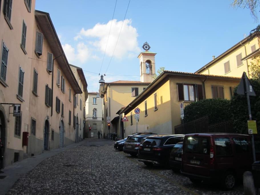 Casa Lalla In Centro Storico A Bergamo Luaran gambar